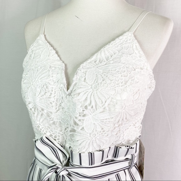 Vine and Valley White Lace Gray Stripe Short Romper Lg NEW - Picture 3 of 8